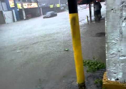 Veja os estragos provocados pela chuva de sábado em Manaus